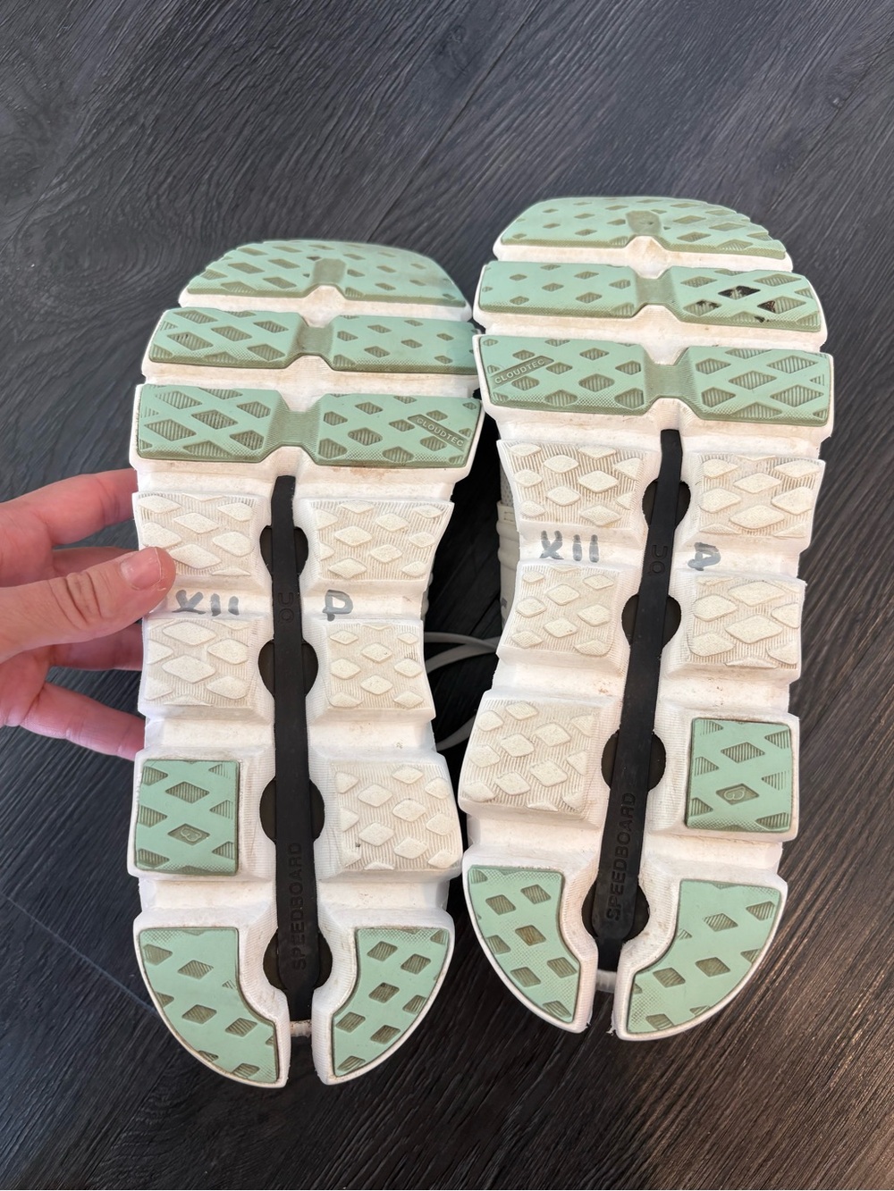 On Running Cloud Running Shoe in White with Mint Accents women’s 10.5 - Picture 11 of 15